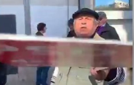 O jurnalista a fost agresata de sustinatorii PSD la mitingul din Iasi/ VIDEO