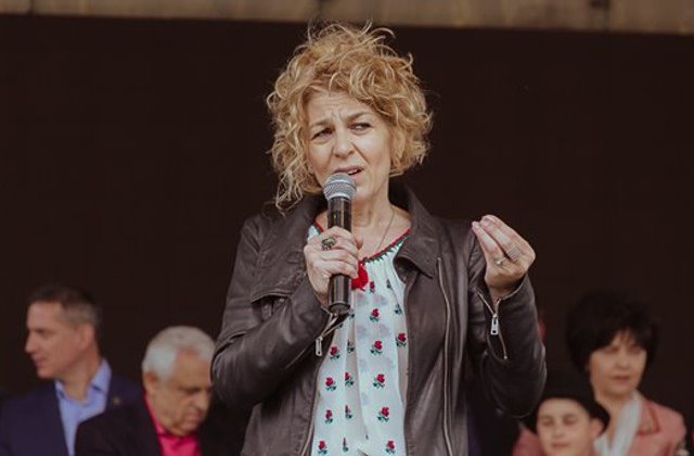 Carmen Avram, la Iasi: Au incercat sa va dezbine si sa va intimideze. Ma uit la voi cata forta aveti si cat de frumosi sunteti
