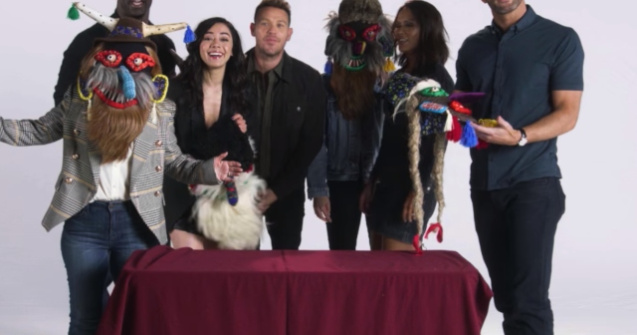 Tom Ellis, actorul din Lucifer, a probat masti populare romanesti