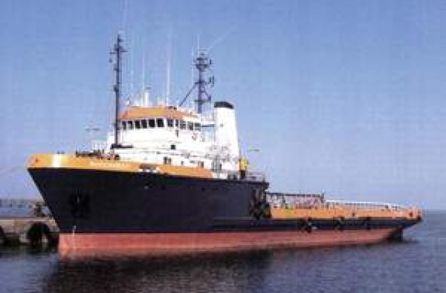 Nava italiana cu romani la bord capturata de pirati a fost dusa in nordul Somaliei