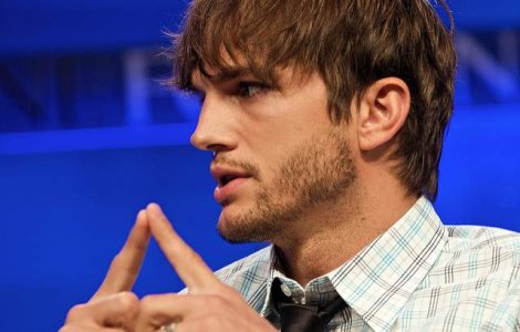  Foto  Prima imagine cu Ashton Kutcher in rolul lui Steve Jobs