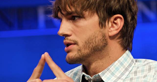  Foto  Prima imagine cu Ashton Kutcher in rolul lui Steve Jobs