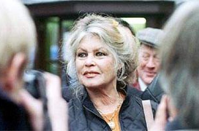 Brigitte Bardot s-a oferit voluntara sa mearga la inchisoare