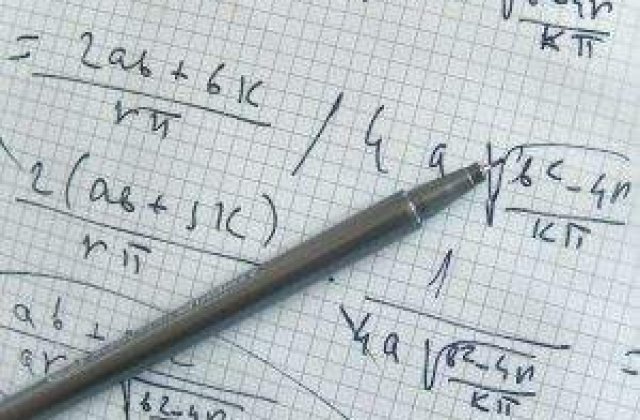 Structura anului scolar 2012 - 2013: Cursuri, vacante si teze