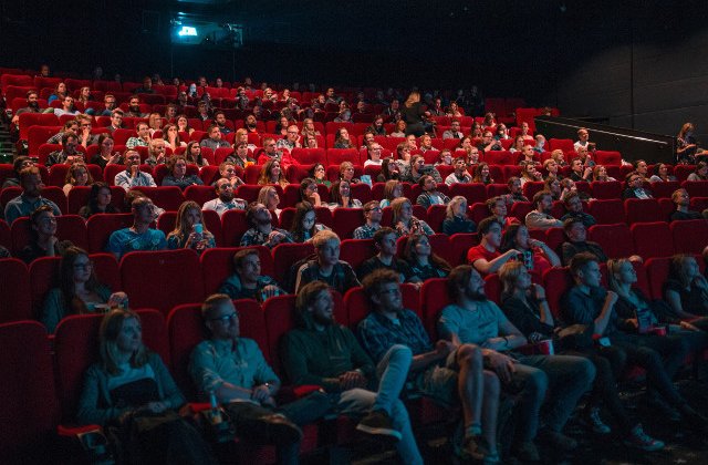 8 reguli de eticheta pe care sa le respecti cand mergi la cinema