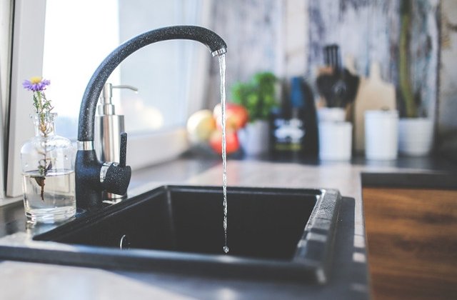 Bucurestenii risca sa ramana fara apa calda, daca nu se rezolva problema datoriilor catre Romgaz