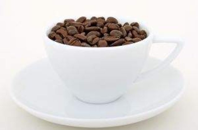 Consumul regulat de cafea reduce riscul decesului la adulti