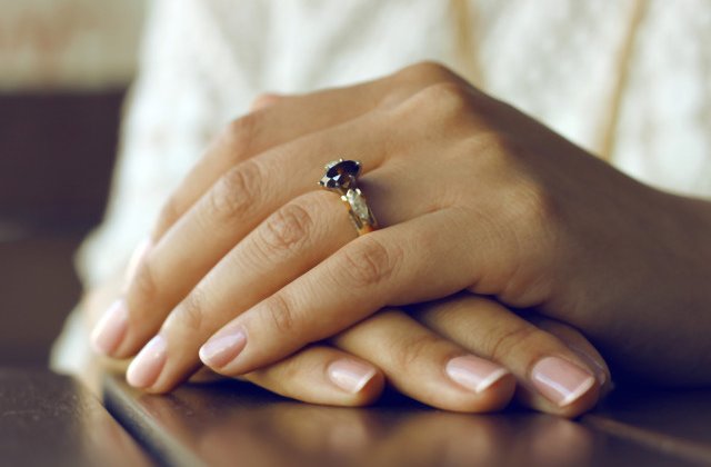 Renunta cat mai curand la ele: 7 obiceiuri banale care iti distrug unghiile