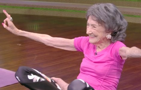  Top  10 secrete pentru o viata fericita, impartasite de femeia de 100 de ani care inca mai preda Yoga