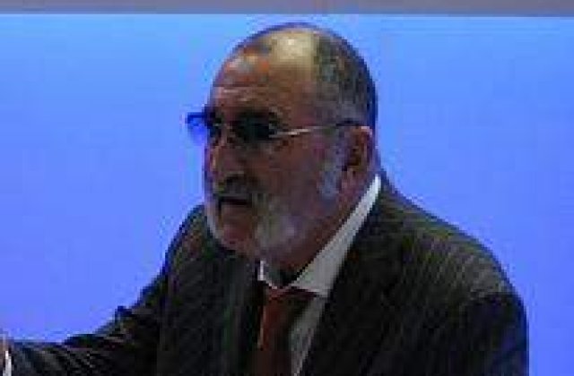 Operatiune anti-Tiriac: Familia lui Nadal il vrea pe fostul tenisman afara din Madrid