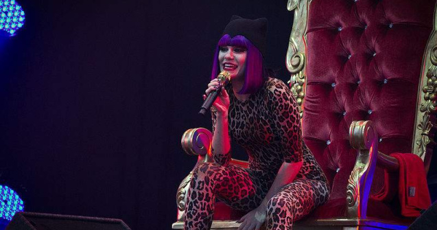 Jessie J vine in Romania