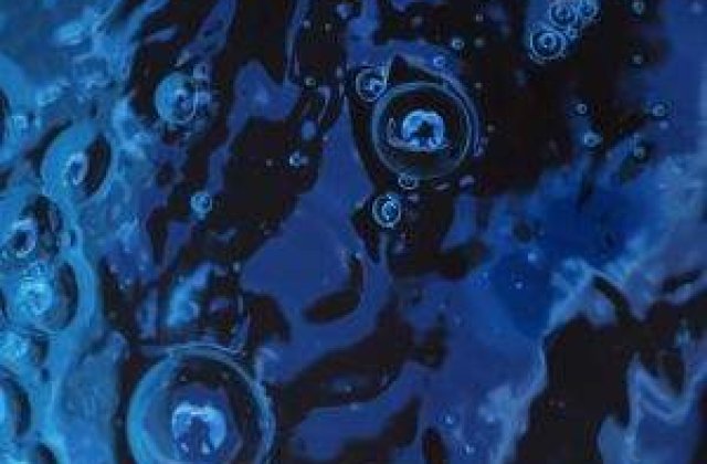 Dezastru ecologic: Sute de litri de petrol s-au scurs in raul Cotmeana