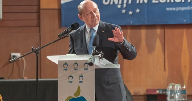 Basescu, despre proiectul privind eliminarea limbii romane din examenele nationale: Mi se pare de nepermis