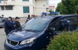 Protestatari pasnici care il asteptau pe Dragnea in Topoloveni, ridicati de jandarmi si dusi la Politie/ VIDEO