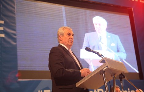 Tariceanu indeamna votantii sa boicoteze referendumul: "Nu suntem asa de naivi incat sa nu intelegem aceste manevre"