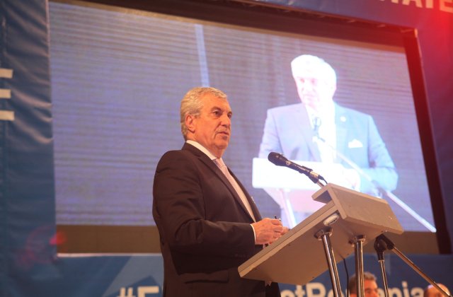 Tariceanu indeamna votantii sa boicoteze referendumul: "Nu suntem asa de naivi incat sa nu intelegem aceste manevre"