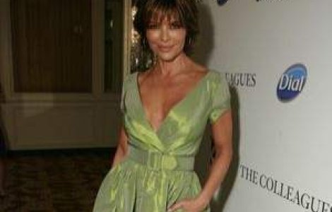 Lisa Rinna pozeaza goala la 45 de ani