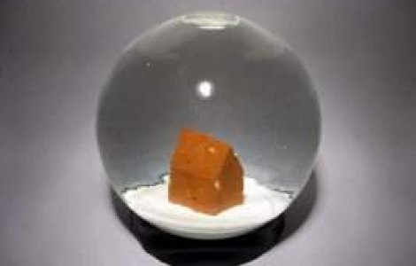 'Making worlds' la Venetia si globurile de sticla ale artistului Mircea Nicolae