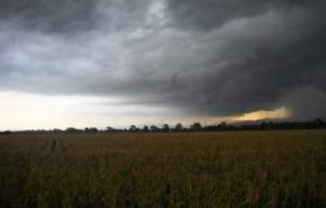 Meteo: Codul galben de vreme rea se extinde pana vineri