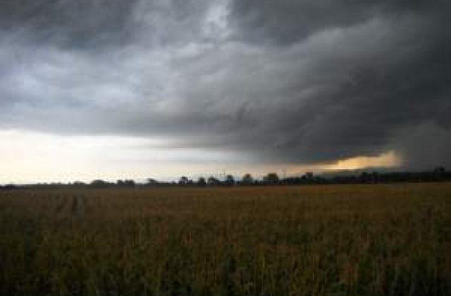 Meteo: Codul galben de vreme rea se extinde pana vineri