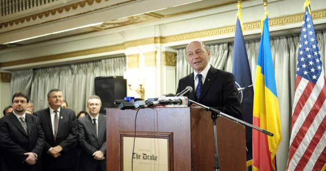 Basescu: Romania vrea ca Grecia sa ramana in UE
