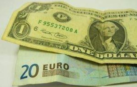 Euro a atins minimul ultimelor 21 de luni fata de dolar
