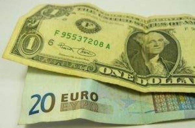 Euro a atins minimul ultimelor 21 de luni fata de dolar