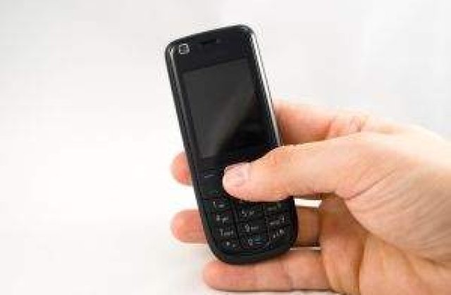 Numarul de utilizatori activi de telefonie mobila a scazut cu 4%