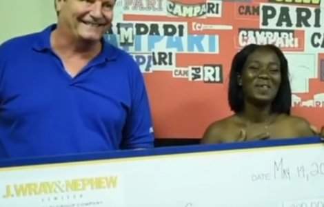 1.2$ pentru o femeie care a returnat o geanta cu bani gasita la un ATM