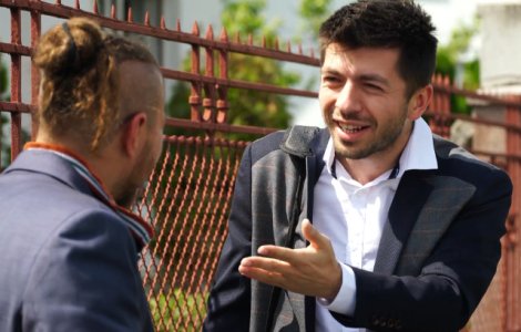 Clip viral al vloggerului Mircea Bravo despre alegeri: "Pe ei ii ajuti daca stai acasa"/ VIDEO