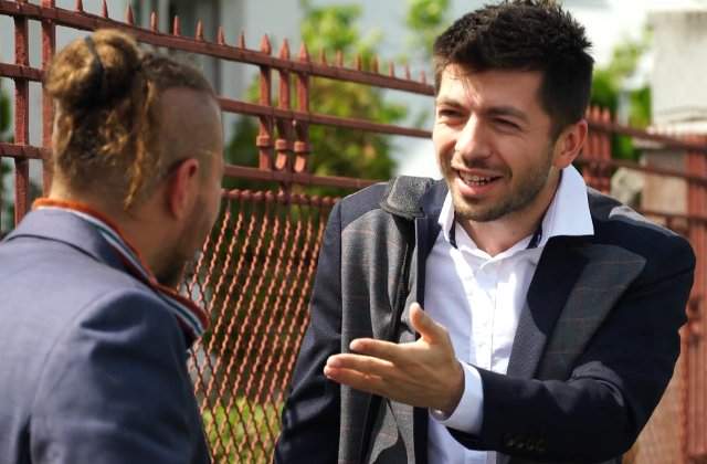 Clip viral al vloggerului Mircea Bravo despre alegeri: "Pe ei ii ajuti daca stai acasa"/ VIDEO