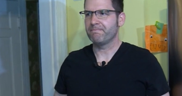 Un barbat sustine ca un strain i-a intrat in casa si i-a facut curaten