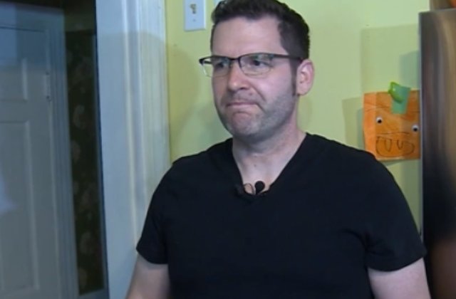 Un barbat sustine ca un strain i-a intrat in casa si i-a facut curatenie in camere