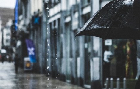 Ploi torentiale, vijelii si grindina la nivelul intregii tari, pana la ora 23:00