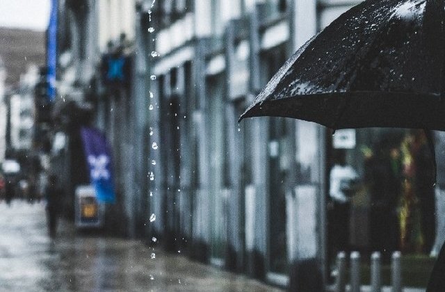 Ploi torentiale, vijelii si grindina la nivelul intregii tari, pana la ora 23:00