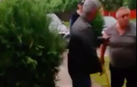 Un viceprimar PSD l-a amenintat cu sabia pe un politician ALDE/ VIDEO
