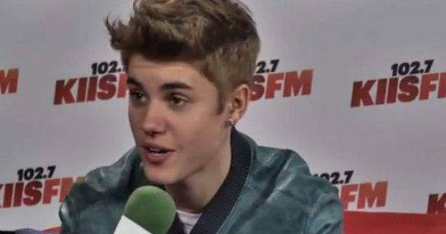 Justin Bieber s-a luat la bataie cu un paparazzo