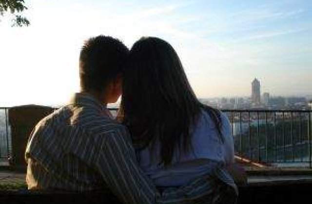 Studiu: Barbatii sunt atrasi de femeile mai putin inteligente