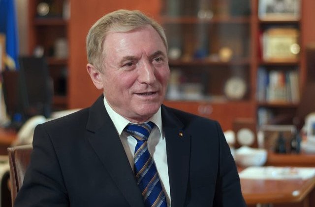 Augustin Lazar: "Am plecat cand am hotarat eu, dupa indeplinirea misiunii profesionale". Toader: "Interesanta afirmatia lui Augustin Lazar"