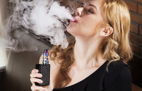 Studiu: Aromele din tigarile electronice, asociate cu o crestere a riscului de boli cardiovasculare