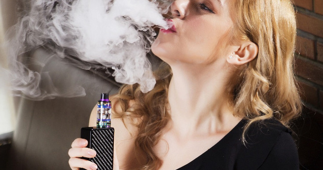 Studiu: Aromele din tigarile electronice, asociate cu o crestere a riscului de boli cardiovasculare