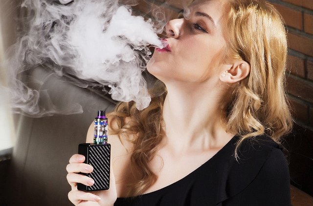 Studiu: Aromele din tigarile electronice, asociate cu o crestere a riscului de boli cardiovasculare