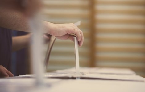 Dosar penal pentru persoane din Vaslui care au scos listele electorale dintr-o sectie de votare
