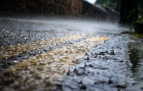 Informare de vreme rea pana luni dimineata. Cod galben de ploi in majoritatea judetelor
