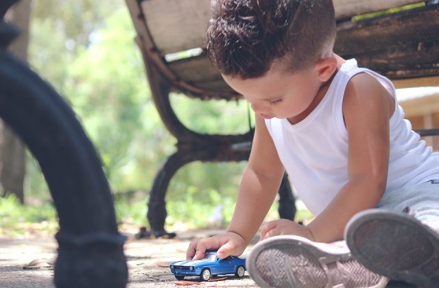 Cadouri de Ziua Copilului: roboti inteligenti si biciclete din lemn