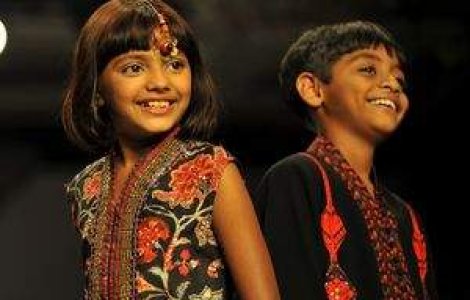 Fetita din Slumdog Millionaire, la un pas de a fi vanduta de propriul tata