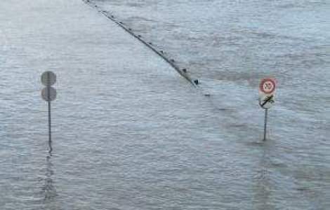 Covasna se "ineaca", iar codul portocaliu de inundatii s-a prelungit