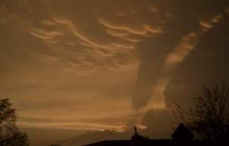 Avertizare: Ploi torentiale si vijelii, de Ziua Copilului