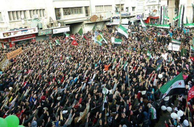 250.000 de sirieni au iesit in strada: Manifestarile s-au soldat cu 45 de victime