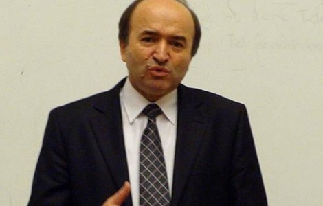 Liga Studentilor din Iasi ii cere lui Tudorel Toader demisia urgenta din functia de rector